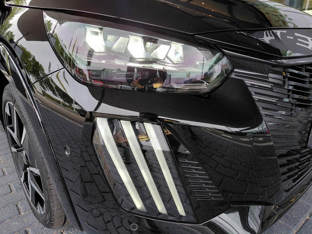 Foto 5 van Peugeot 208 1.2 Hybrid 145 e-DCS6 GT | CLIMATE | CARPLAY | ELEKTRISCHE STOELVERSTELLING