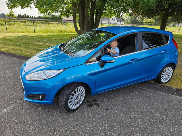 Foto 2 van Ford Fiesta 1.0 EcoBoost Titanium 5-deurs AIRCO/cruise