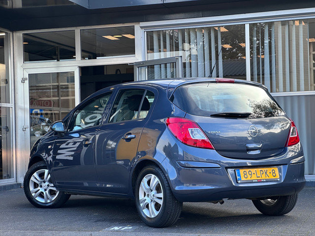 Foto 3 van Opel Corsa 1.2-16V Edition AIRCO / ELEKT RAMEN / 5DRS