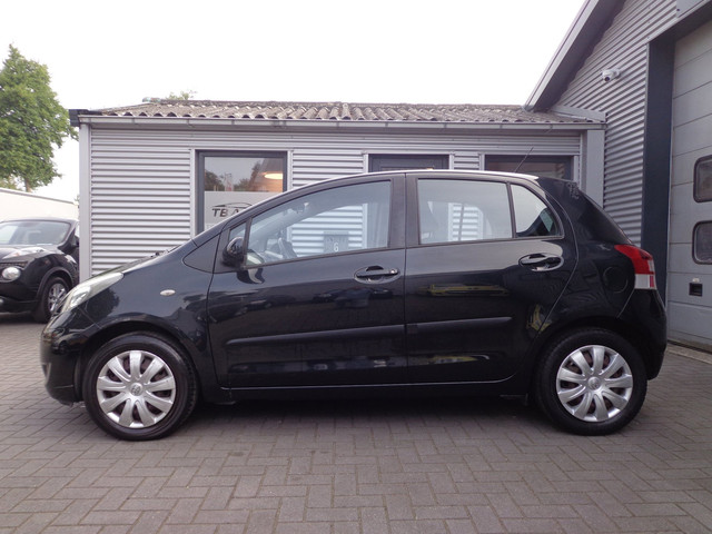 Foto 4 van Toyota Yaris 1.3 VVTi Aspiration 5-DRS AIRCO / APK 16-09-2027 !