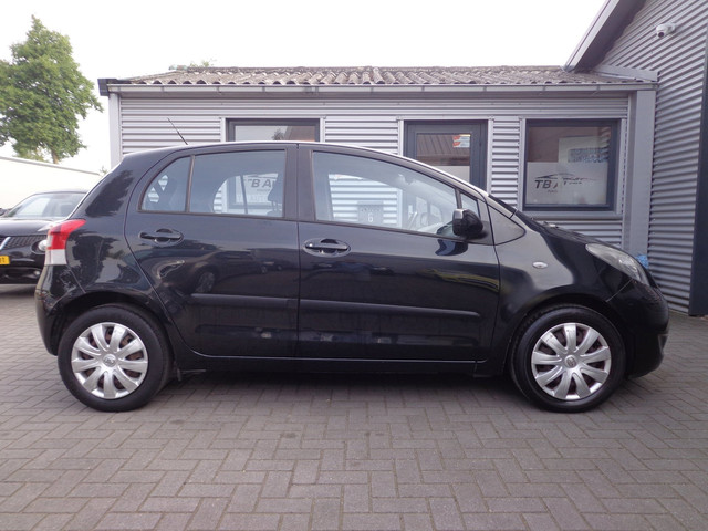 Foto 6 van Toyota Yaris 1.3 VVTi Aspiration 5-DRS AIRCO / APK 16-09-2027 !