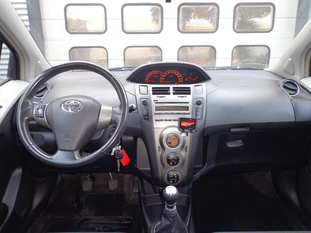 Foto 7 van Toyota Yaris 1.3 VVTi Aspiration 5-DRS AIRCO / APK 16-09-2027 !