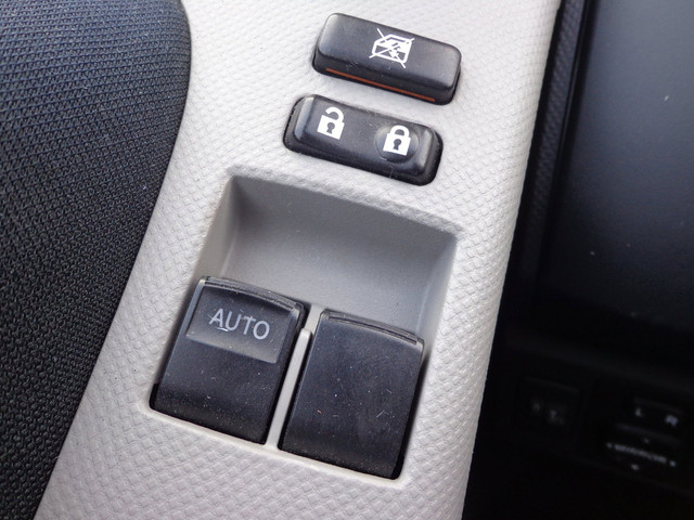 Foto 9 van Toyota Yaris 1.3 VVTi Aspiration 5-DRS AIRCO / APK 16-09-2027 !