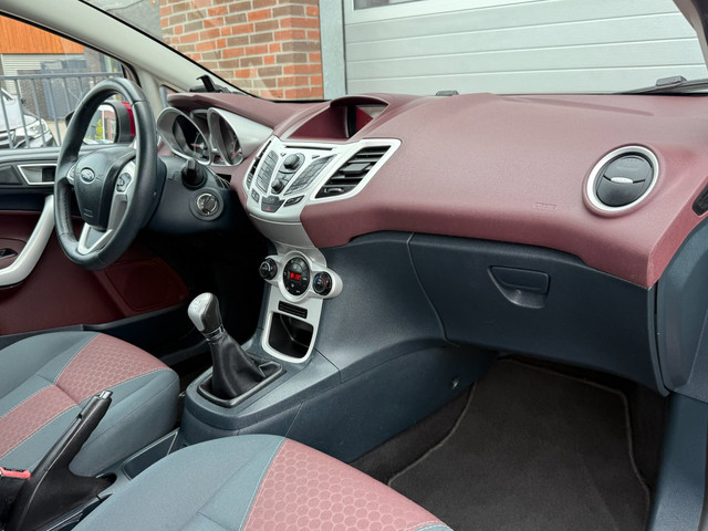 Foto 3 van Ford Fiesta 1.25 Titanium! Clima! Cruise Control! PDC!