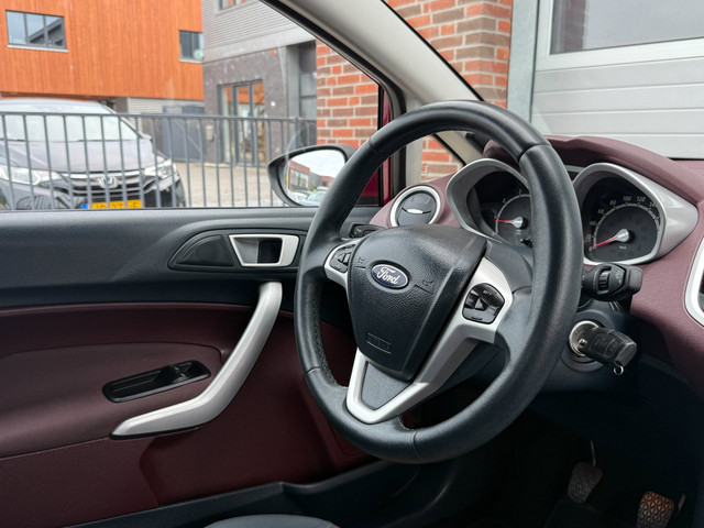 Foto 2 van Ford Fiesta 1.25 Titanium! Clima! Cruise Control! PDC!