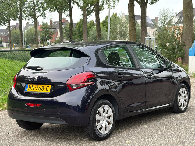 Foto 9 van Peugeot 208 1.6 BlueHDi Active /Navi/Airco/
