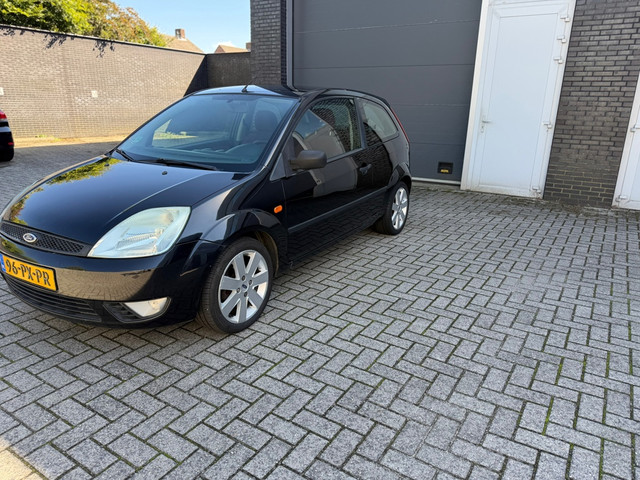 Foto 4 van Ford Fiesta 1.6-16V Futura