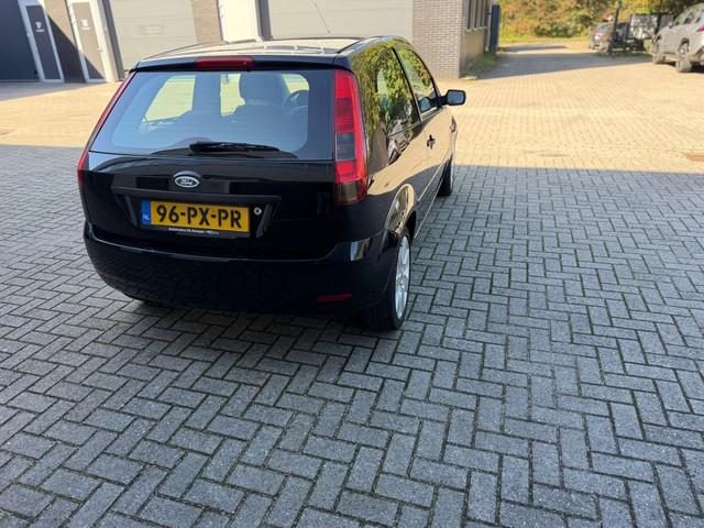 Foto 5 van Ford Fiesta 1.6-16V Futura