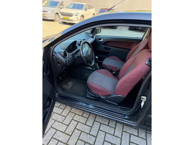 Foto 7 van Ford Fiesta 1.6-16V Futura