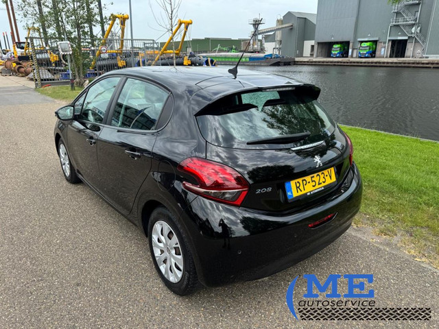 Foto 3 van Peugeot 208 - 1.2 PureTech Blue Lion|Airco|5drs|navi