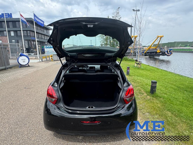 Foto 5 van Peugeot 208 - 1.2 PureTech Blue Lion|Airco|5drs|navi