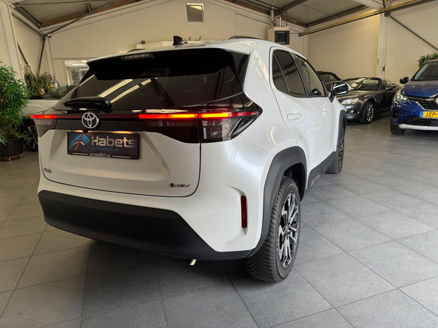 Foto 5 van Toyota Yaris Cross 1.5 Hybrid 130 Dynamic / Winterpack / Metallic Wit