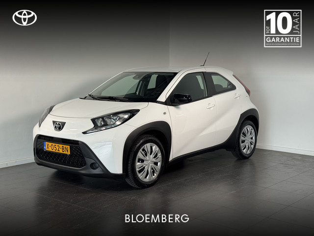 Foto 2 van Toyota Aygo X 1.0 VVT-i MT Play | All Seasons | CarPlay | Achteruitrijcamera |