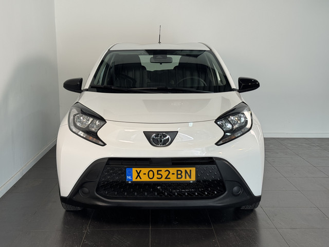Foto 3 van Toyota Aygo X 1.0 VVT-i MT Play | All Seasons | CarPlay | Achteruitrijcamera |