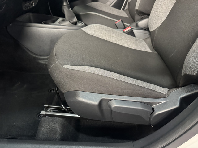 Foto 5 van Toyota Aygo X 1.0 VVT-i MT Play | All Seasons | CarPlay | Achteruitrijcamera |