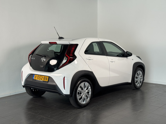 Foto 7 van Toyota Aygo X 1.0 VVT-i MT Play | All Seasons | CarPlay | Achteruitrijcamera |