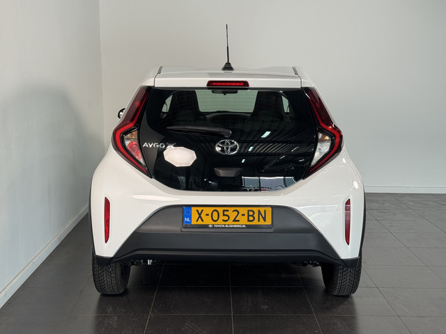 Foto 8 van Toyota Aygo X 1.0 VVT-i MT Play | All Seasons | CarPlay | Achteruitrijcamera |