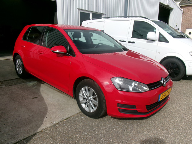 Foto 2 van Volkswagen Golf 1.2 TSI Trendline (bj 2013)