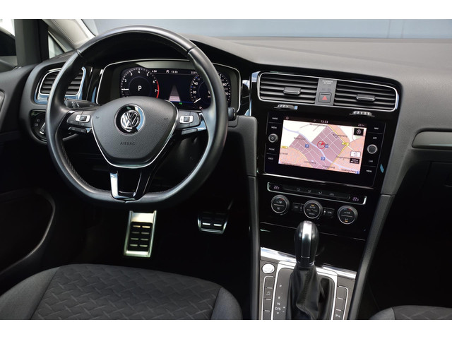 Foto 4 van Volkswagen Golf 1.5 TSI DSG Automaat Join Digitale Cockpit, Keyless, Camera, Navi, Stoelverwarming