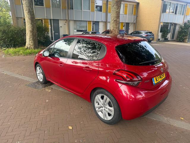 Foto 6 van Peugeot 208 Tweede eigenaar / Airco / Parkeersensoren achter / Navigatie