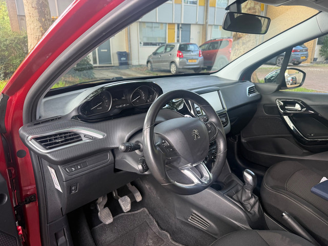 Peugeot 208 Tweede eigenaar / Airco / Parkeersensoren achter / Navigatie