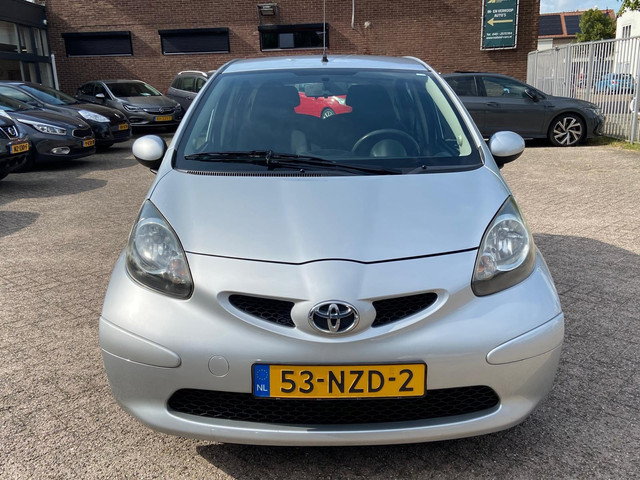 Foto 10 van Toyota Aygo 1.0-12V + 5-deurs - 119.473 Kilometer - Elektrisch pakket - Apk t/m 29-07-2027