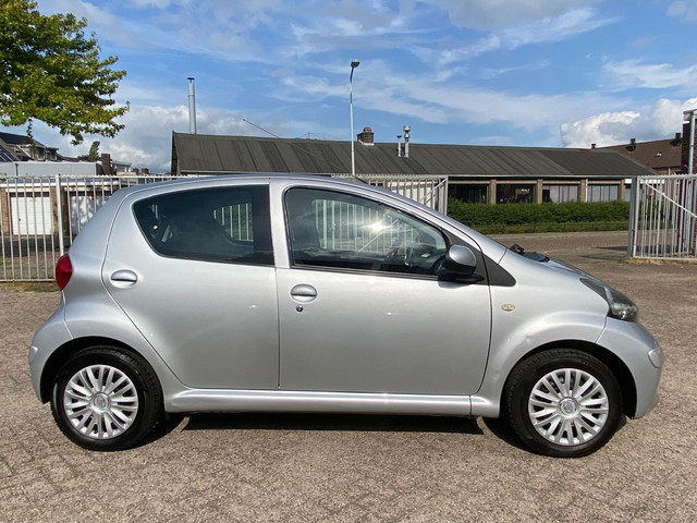 Foto 9 van Toyota Aygo 1.0-12V + 5-deurs - 119.473 Kilometer - Elektrisch pakket - Apk t/m 29-07-2027