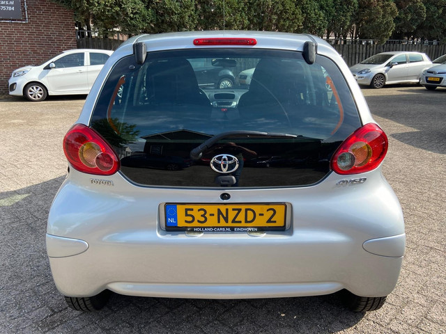 Foto 8 van Toyota Aygo 1.0-12V + 5-deurs - 119.473 Kilometer - Elektrisch pakket - Apk t/m 29-07-2027