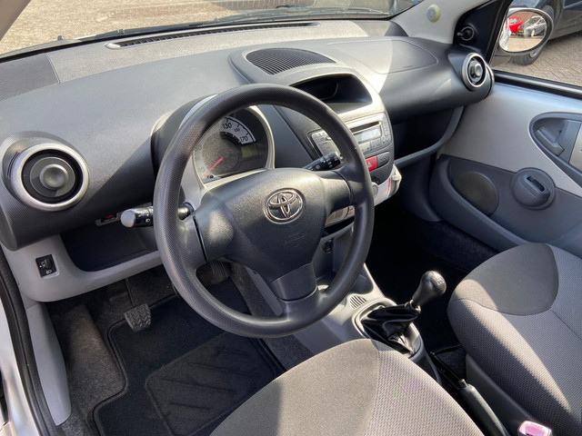 Foto 6 van Toyota Aygo 1.0-12V + 5-deurs - 119.473 Kilometer - Elektrisch pakket - Apk t/m 29-07-2027