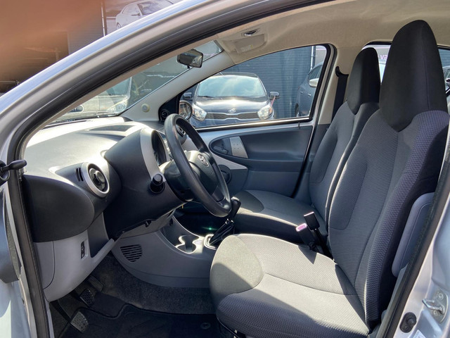 Foto 5 van Toyota Aygo 1.0-12V + 5-deurs - 119.473 Kilometer - Elektrisch pakket - Apk t/m 29-07-2027
