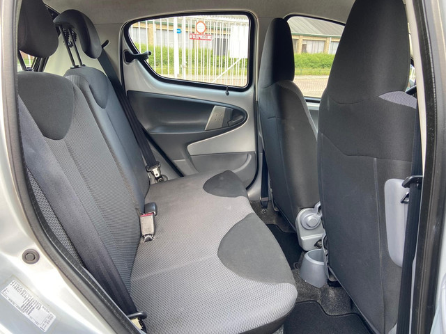 Foto 2 van Toyota Aygo 1.0-12V + 5-deurs - 119.473 Kilometer - Elektrisch pakket - Apk t/m 29-07-2027