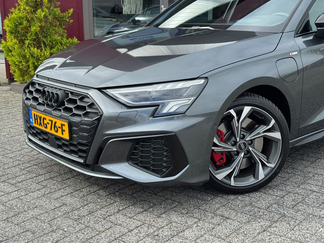 Foto 4 van Audi A3 Sportback 45 TFSI e S edition Competition | ACC | B&O | HUD