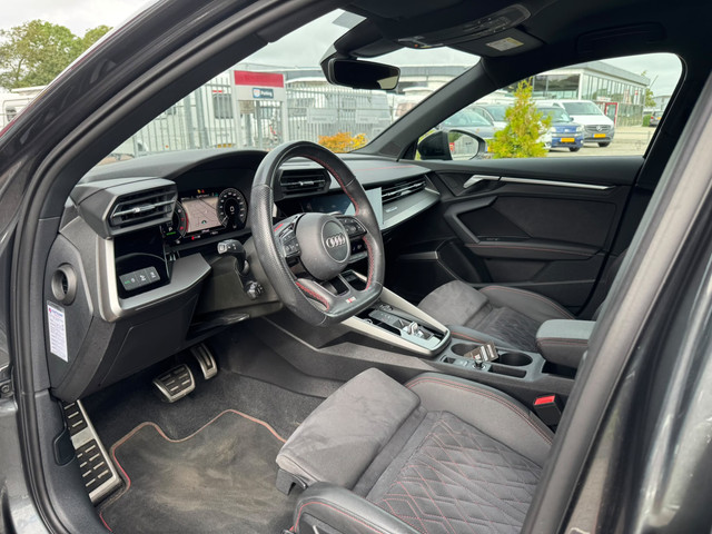 Foto 5 van Audi A3 Sportback 45 TFSI e S edition Competition | ACC | B&O | HUD