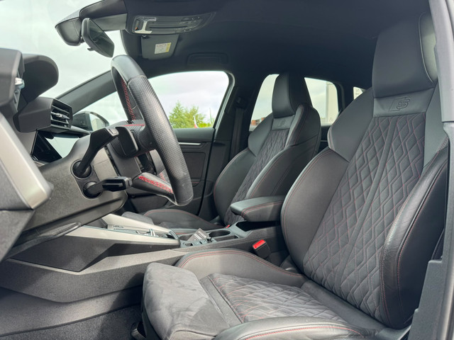 Foto 6 van Audi A3 Sportback 45 TFSI e S edition Competition | ACC | B&O | HUD