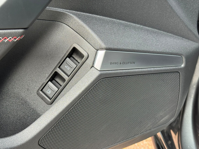 Foto 8 van Audi A3 Sportback 45 TFSI e S edition Competition | ACC | B&O | HUD