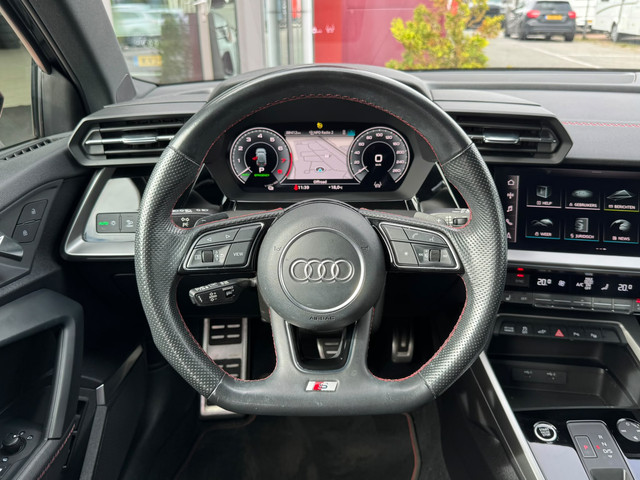 Foto 9 van Audi A3 Sportback 45 TFSI e S edition Competition | ACC | B&O | HUD