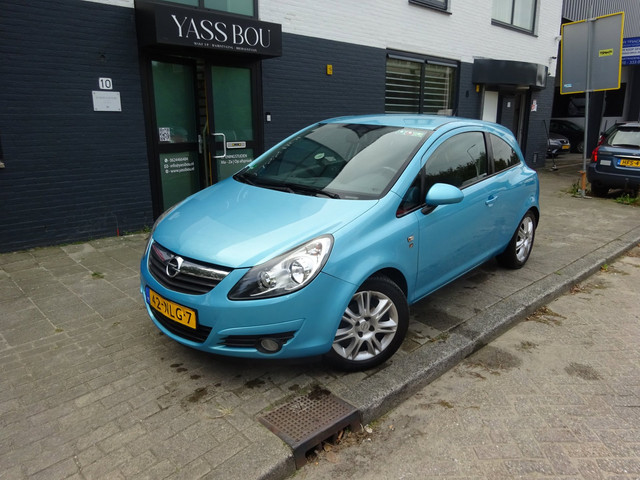 Foto 2 van Opel Corsa 1.2-16V '111' Edition MET APK AIRCO