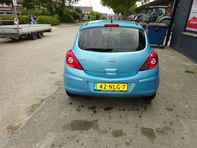 Foto 5 van Opel Corsa 1.2-16V '111' Edition MET APK AIRCO