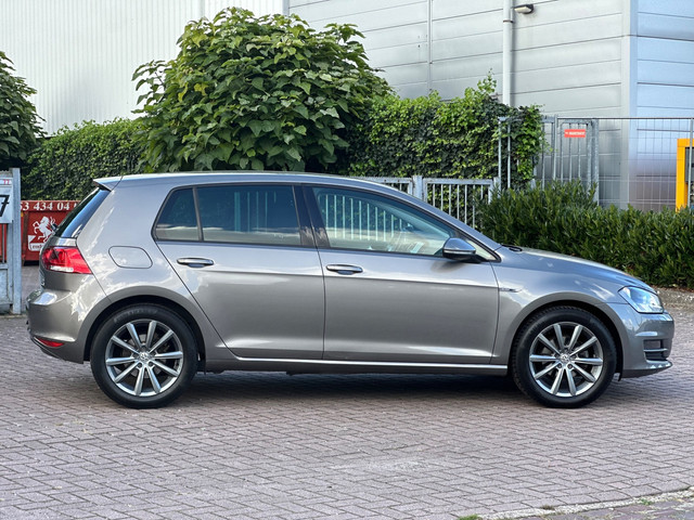 Foto 2 van Volkswagen GOLF 1.2 TSI Business Edition Connected