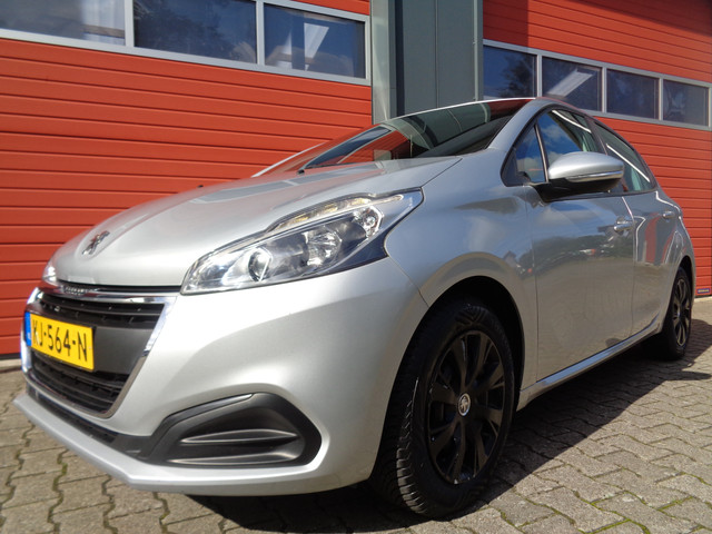 Foto 9 van Peugeot 208 1.2 PureTech Active Airco Cruise Navi 5DRS NL-Auto