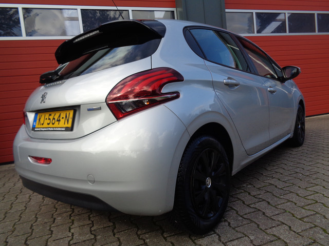Foto 8 van Peugeot 208 1.2 PureTech Active Airco Cruise Navi 5DRS NL-Auto