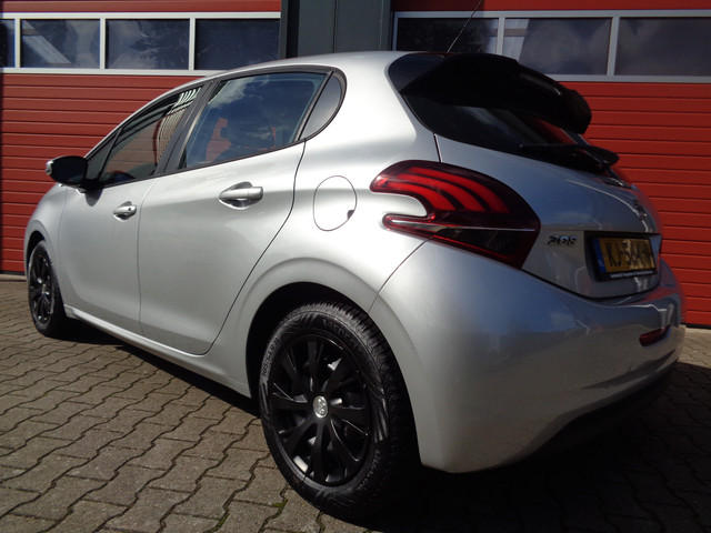 Foto 7 van Peugeot 208 1.2 PureTech Active Airco Cruise Navi 5DRS NL-Auto