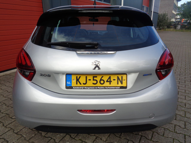 Foto 6 van Peugeot 208 1.2 PureTech Active Airco Cruise Navi 5DRS NL-Auto