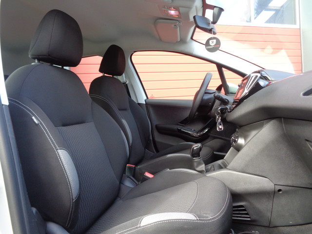 Foto 4 van Peugeot 208 1.2 PureTech Active Airco Cruise Navi 5DRS NL-Auto