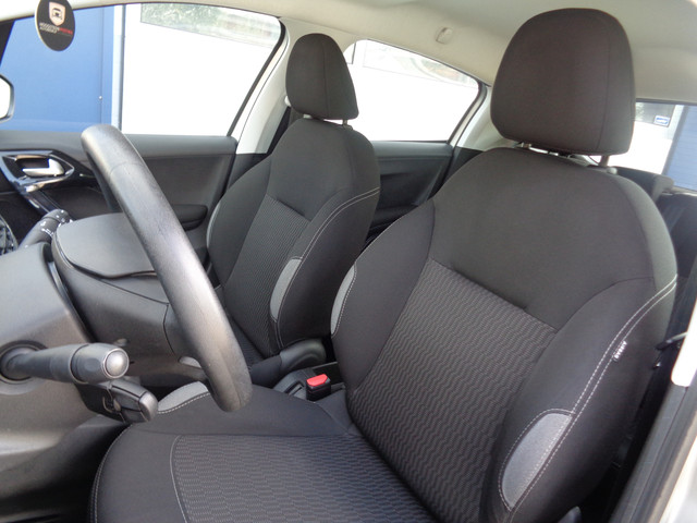 Foto 3 van Peugeot 208 1.2 PureTech Active Airco Cruise Navi 5DRS NL-Auto