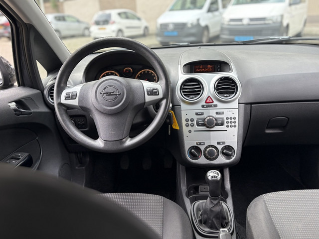 Foto 3 van Opel Corsa 1.2 16V Cosmo Airco Elek. Ramen Facelift