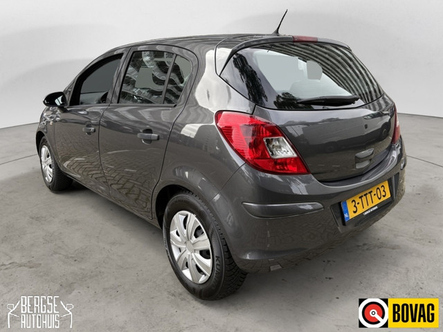 Foto 8 van Opel Corsa 1.2 16V Cosmo Airco Elek. Ramen Facelift