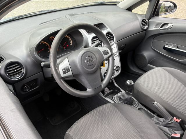 Foto 9 van Opel Corsa 1.2 16V Cosmo Airco Elek. Ramen Facelift
