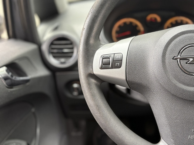 Foto 10 van Opel Corsa 1.2 16V Cosmo Airco Elek. Ramen Facelift