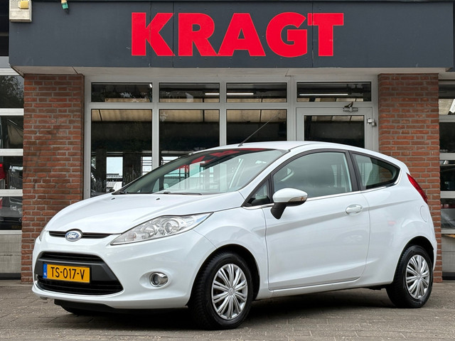 Foto 10 van Ford Fiesta Titanium 1.25 82 pk - climate - parkpilot - zuinig!